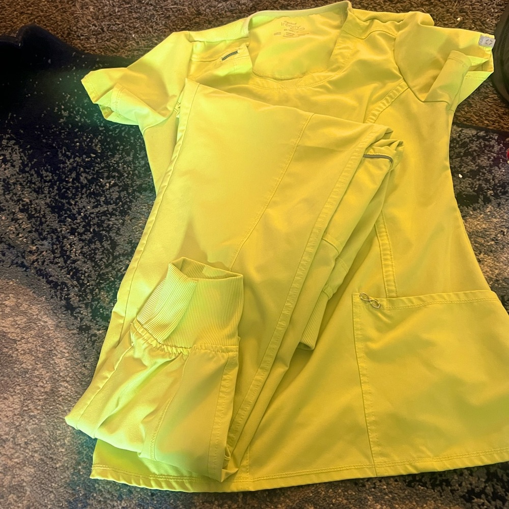 Cherokee infinity lime scrub jogger  set